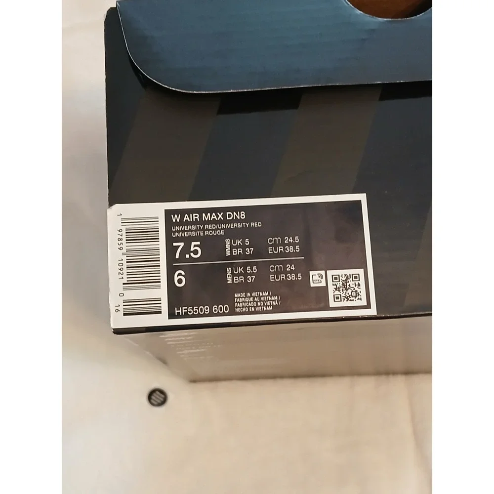 NIB - Wms Nike Airmax DN8 Sz 7.5 University Red